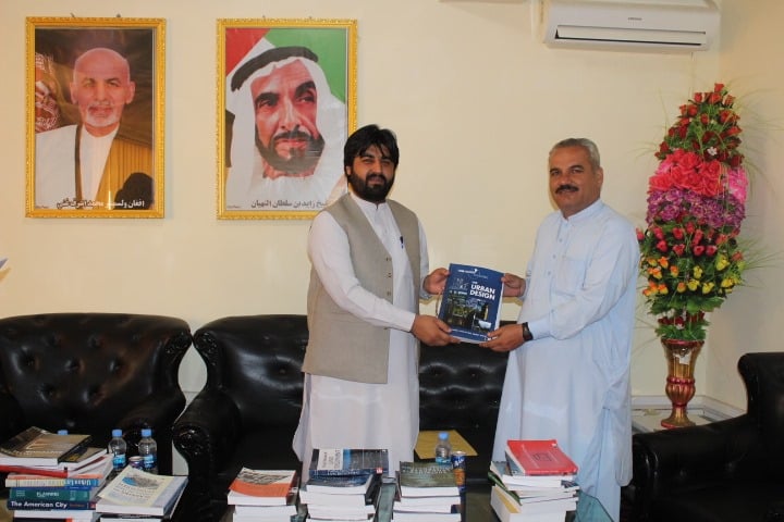 د شیخ زاید پوهنتون سره د ښار جوړونې او ځمکو ریاست لخوا د ۱۲۹ توکه کتابونو مرسته وشوه