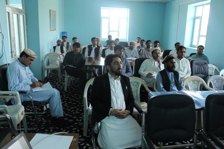 شیخ زاید پوهنتون کې اداري کارمندانو ته د ظرفیت لوړنې روزنیز ورکشاپونو لړۍ پیل شوه