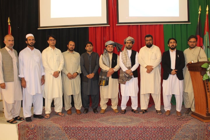  شیخ زاید پوهنتون کې د ملکي خدمتونو دندې ته څنګه ومنل شو تر عنوان لاندې د ور کشاپونو لړۍ پیل شوه